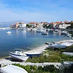 Brac *